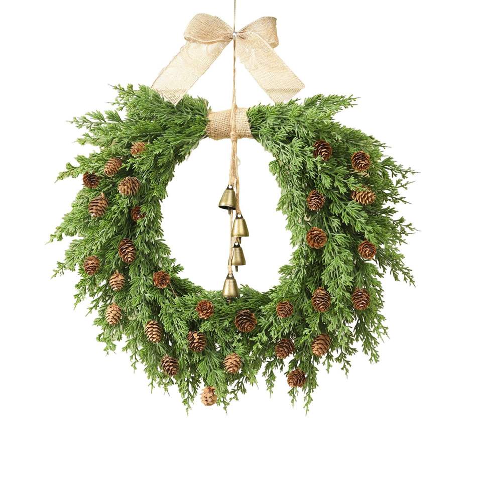 Christmas Wreath PE Artificial Flower Garland with Norfolk Pine Vine Design European Style Ring Shape